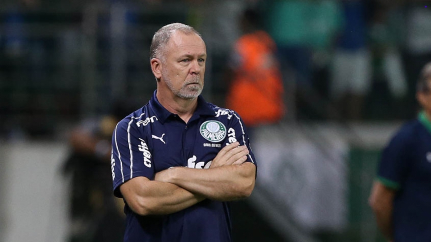 Prestes a completar um turno no Palmeiras, Mano Menezes luta para repetir escalação