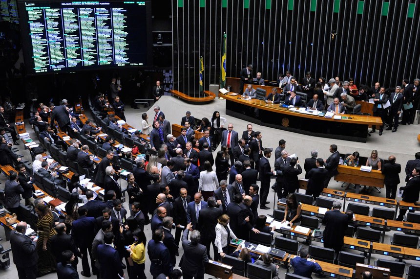 Votação do projeto clube-empresa é adiada no plenário da Câmara dos Deputados