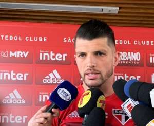 Tiago Volpi defende Diniz no São Paulo: 'Melhor treinador que tive'