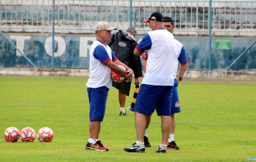 Edison Só recebeu mais dois reforços no Penapolense (Foto: Silas Reche)