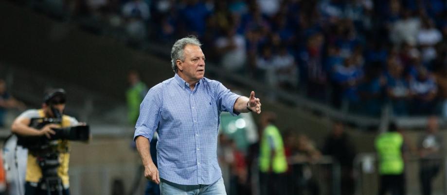 Com dores no pé, Dodô não treina e é dúvida do Cruzeiro para jogo contra o CSA