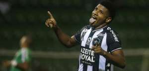 Rhuan realiza sonho e Valentim fala em mais um passo para a permanência no Brasileirão