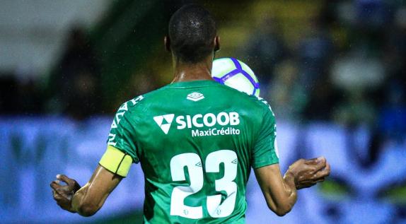 BRASILEIRÃO: Flamengo recebe troféu com goleada e tem outro time na Série B