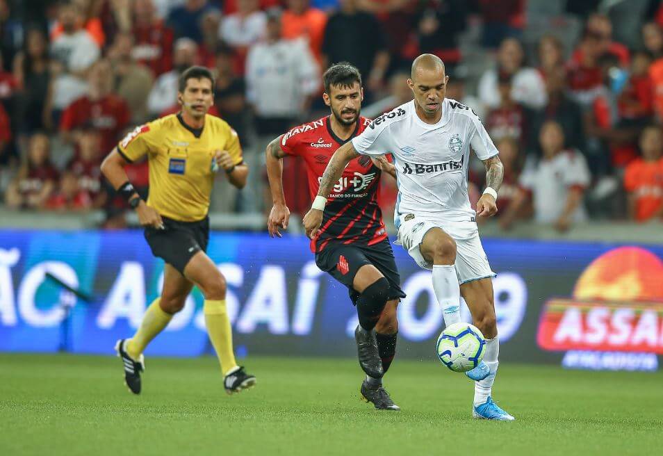 Diego Tardelli foi expulso na derrota do Grêmio (Foto: Lucas Uebel/Grêmio)