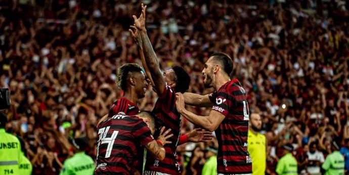 Vitinho marcou o quarto gol na goleada 4 a 1