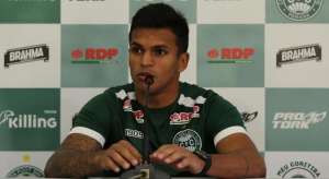 Meia do Coritiba minimiza possível mala branca ao Vitória: 