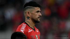 Athletico renova com meia Lucho Gonzalez até dezembro de 2020