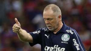 Após poupar contra Fluminense, Mano projeta grande duelo contra Flamengo: 'Emblemático'