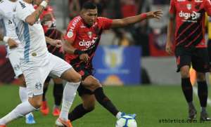 Insaciável, Athletico-PR busca quinta vitória seguida e G4 diante do desesperado Ceará