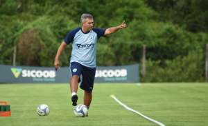 Série B: Treinador quebra a cabeça para definir o Londrina após desmanche