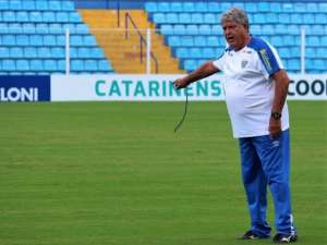 No comando do Vitória, Geninho descarta ser diretor, mas não técnico do Avaí