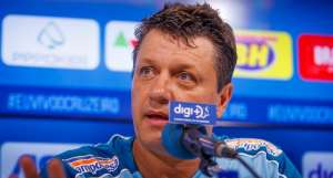 Adilson Batista diz que poderá barrar medalhões no Cruzeiro: 'Está dado o recado'