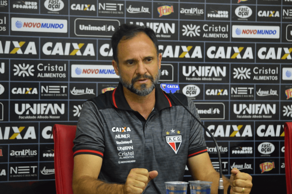Wagner Lopes foi anunciado como novo técnico do Atlético-GO
