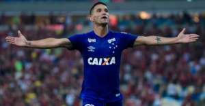 Cruzeiro treina sem dupla titular e pode ter três volantes contra o Vasco