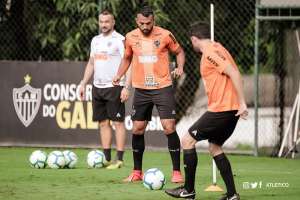 Atlético-MG recebe o Corinthians e quer confirmar permanência na Série A