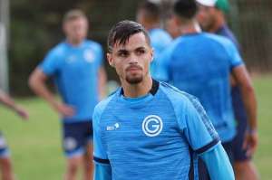 Aos 22 anos, Michael celebra nova vida com boas atuações no Goiás