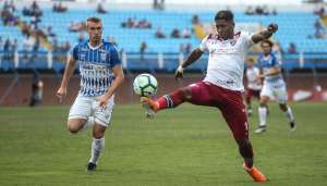 Treinador do Fluminense culpa queda de rendimento no segundo tempo por tropeço