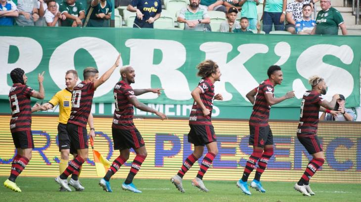 Trenzinho do Flamengo deixa torcida irritada e derruba Mano Menezes