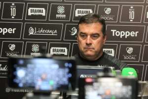 Figueirense espera definir futuro do treinador nesta semana