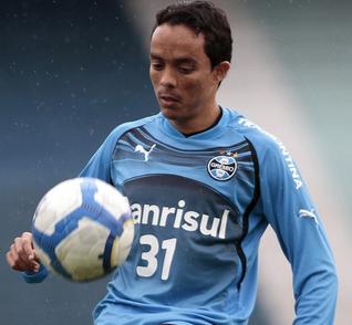 Ex-Grêmio e Palmeiras, lateral Lúcio reforça time da elite do Mineiro