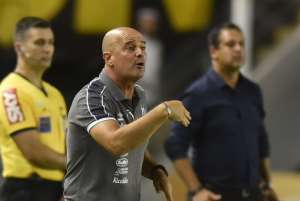 Auxiliar de Sampaoli no Santos garante desconhecer o futuro do treinador