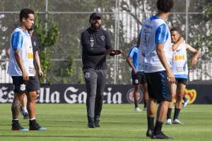 Coelho prevê dificuldade para o Corinthians: 'Vai ser uma batalha contra o Ceará'