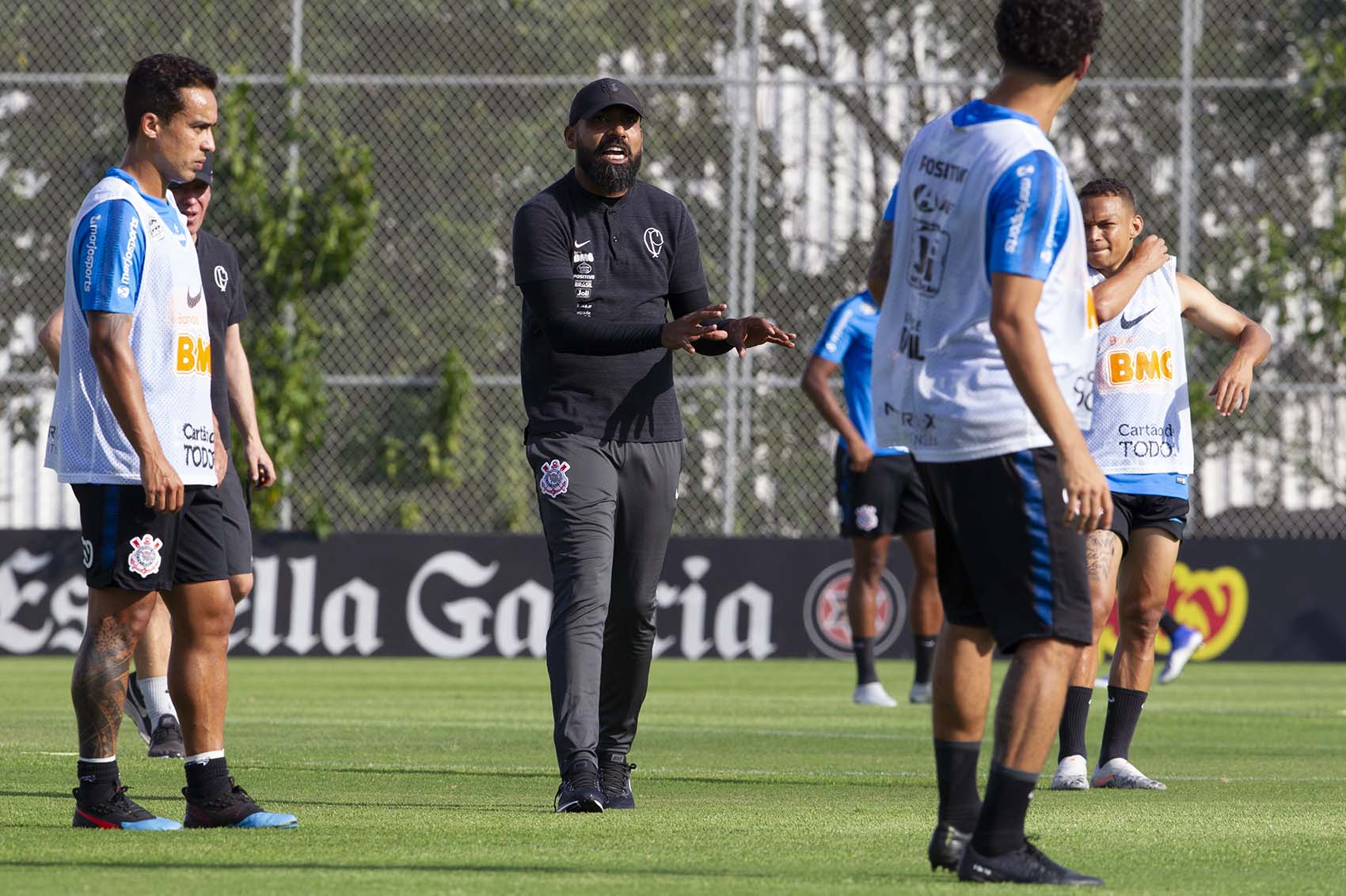 Coelho prevê dificuldade para o Corinthians: ‘Vai ser uma batalha contra o Ceará’