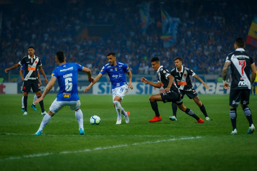 Vasco recebe Cruzeiro e busca melhor rendimento em casa por vaga na Sul-Americana