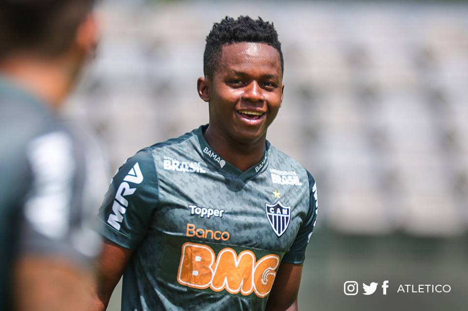 Diretoria do Corinthians nega interesse na contratação do meia Cazares, do Atlético-MG