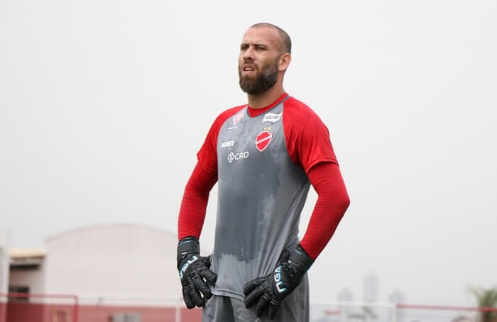 Sergipano: Confiança negocia contratação de ex-goleiro de Guarani e Corinthians