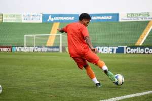 Sem encantar na Série B, ex-meia de Paraná e Criciúma deixa o Guarani