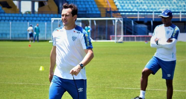 Sem vencer há 16 jogos e já rebaixado, Evando revela que Avaí jogou a toalha na 24ª rodada