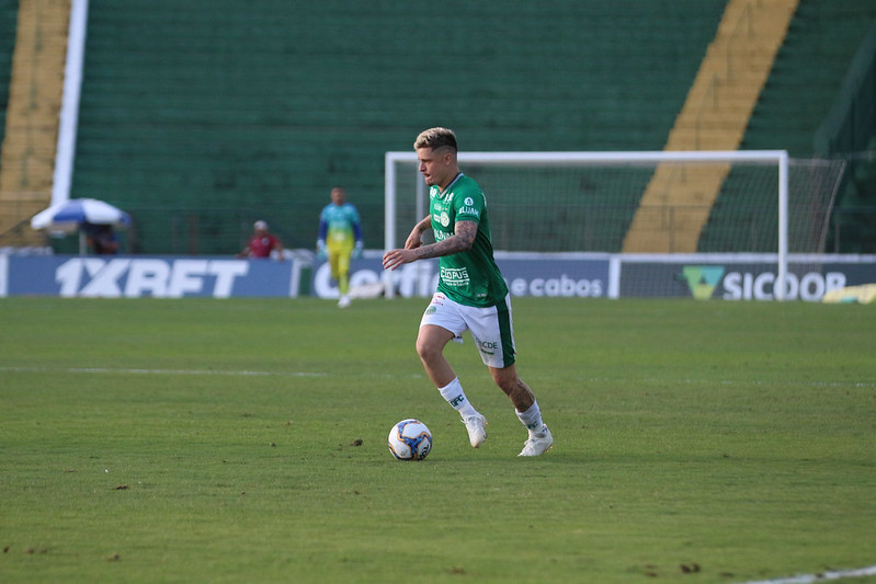 Paulistão: Mesmo com concorrência, Guarani mira renovação com Lucas Crispim