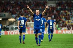 Cruzeiro afasta meia cotado no Corinthians após festa: 