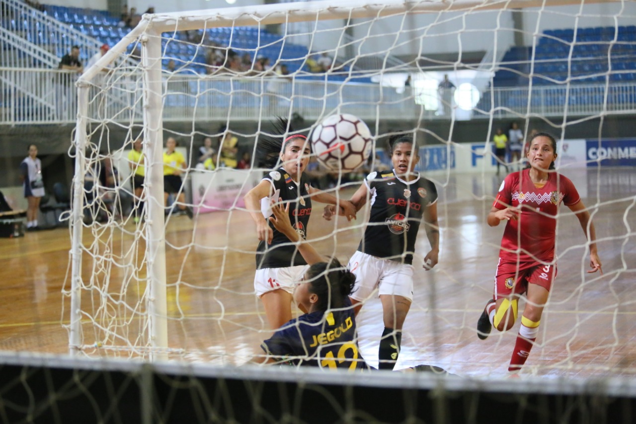 Cianorte vence 2ª e se isola com a melhor campanha na Libertadores de Futsal Feminino