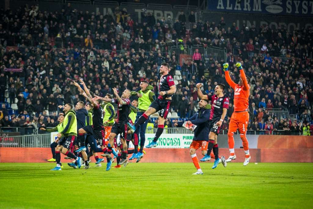 Com 2 de João Pedro, Cagliari vence jogo de 7 gols e sobe para 4º