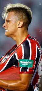 Que tal a experiência de Felipe Saraiva na lateral-direita?