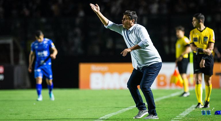 Adilson Batista e Cruzeiro estão perto da Série B