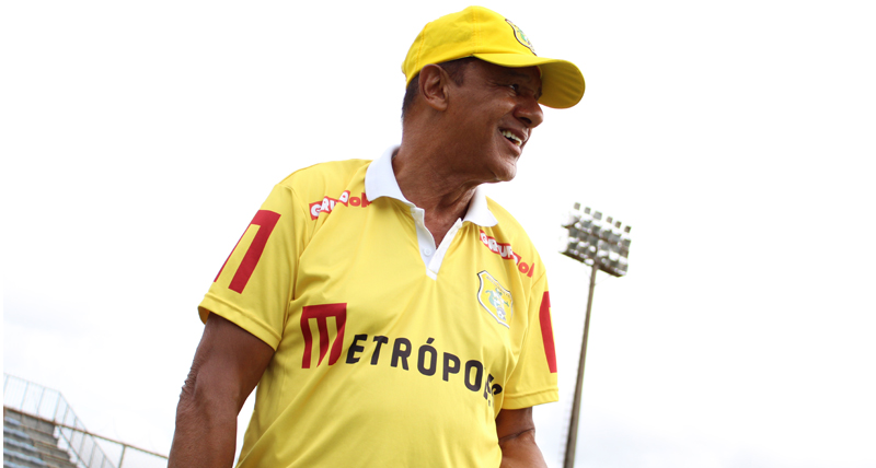 Candango: Mauro Fernandes busca equilíbrio com elenco mesclado no Brasiliense