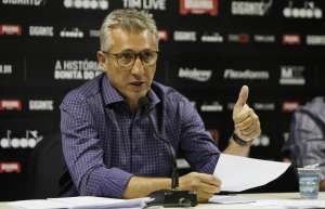 Presidente do Vasco critica Zezé Perrella: 'Ele é um dos que calados são poetas'