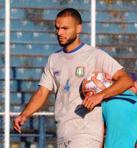 De olho no Paulistão, artilheiro do São Caetano comemora título mesmo fora de campo