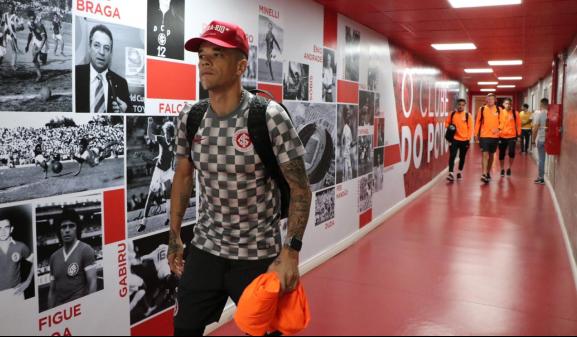 Zé Ricardo fecha último treino do Inter e mantém dúvida sobre argentino