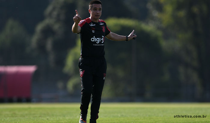 Com cinco desfalques, Athletico enfrenta Santos para assumir quarta posição