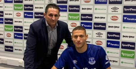 Inglês: Everton estende contrato de atacante brasileiro até junho de 2024