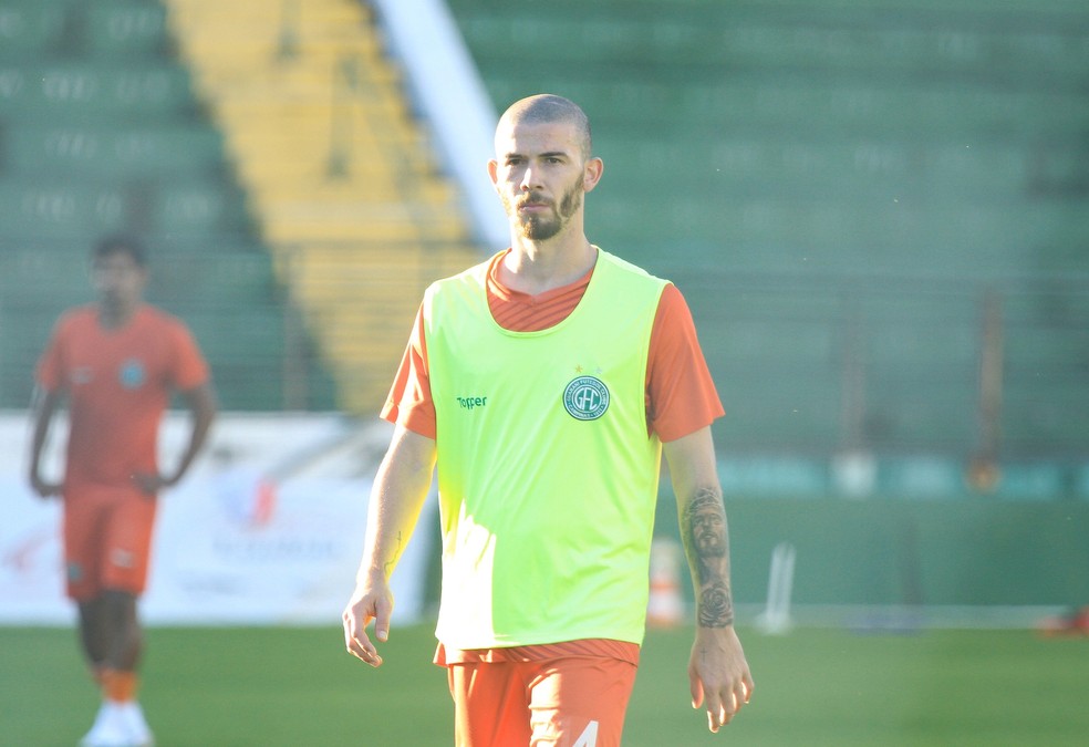Paulistão: Guarani descarta zagueiro da Ponte Preta e mira renovação com Luiz Gustavo