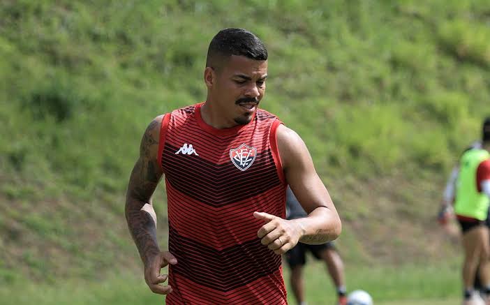 Depois de Geninho, Vitória renova também com ex-lateral do São Paulo