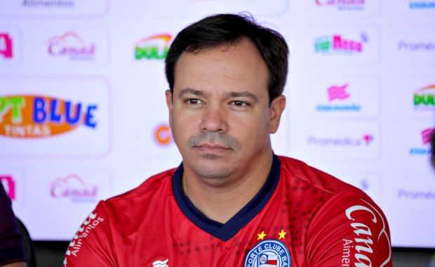 Técnico Dado Cavalcanti dá curso sobre modelo de jogo