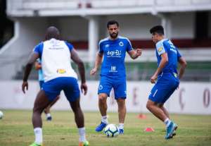 Com visita especial, Cruzeiro encerra preparação para 