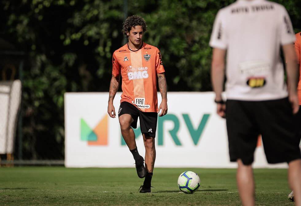 Lateral comemora volta por cima no Atlético-MG após comemorar título do Flamengo