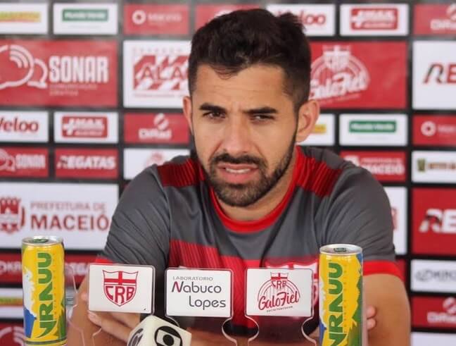 Alagoano: Ex-volante da Ponte Preta não sabe se fica no CRB em 2020